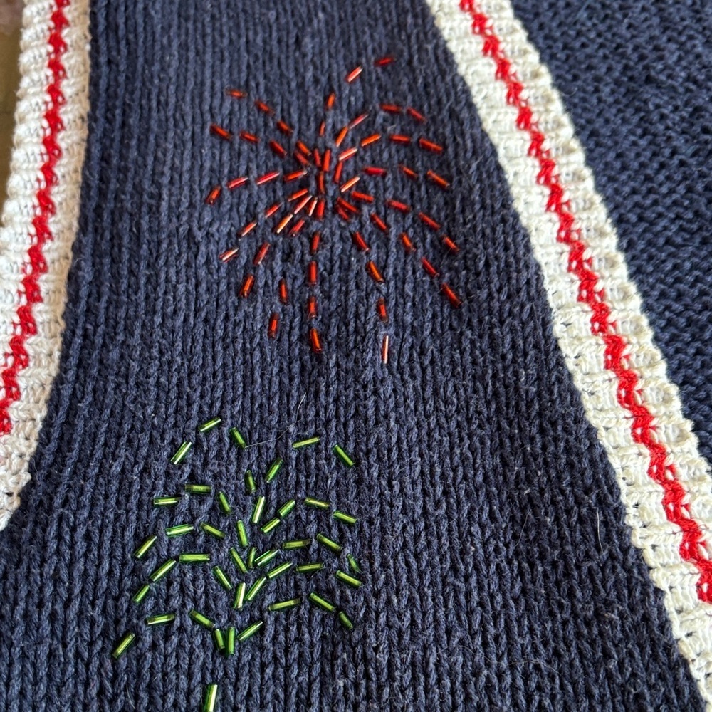 Fabulous Vintage Patriotic Knit Vest with Flag and Fireworks 🤩 - Picture 9 of 11